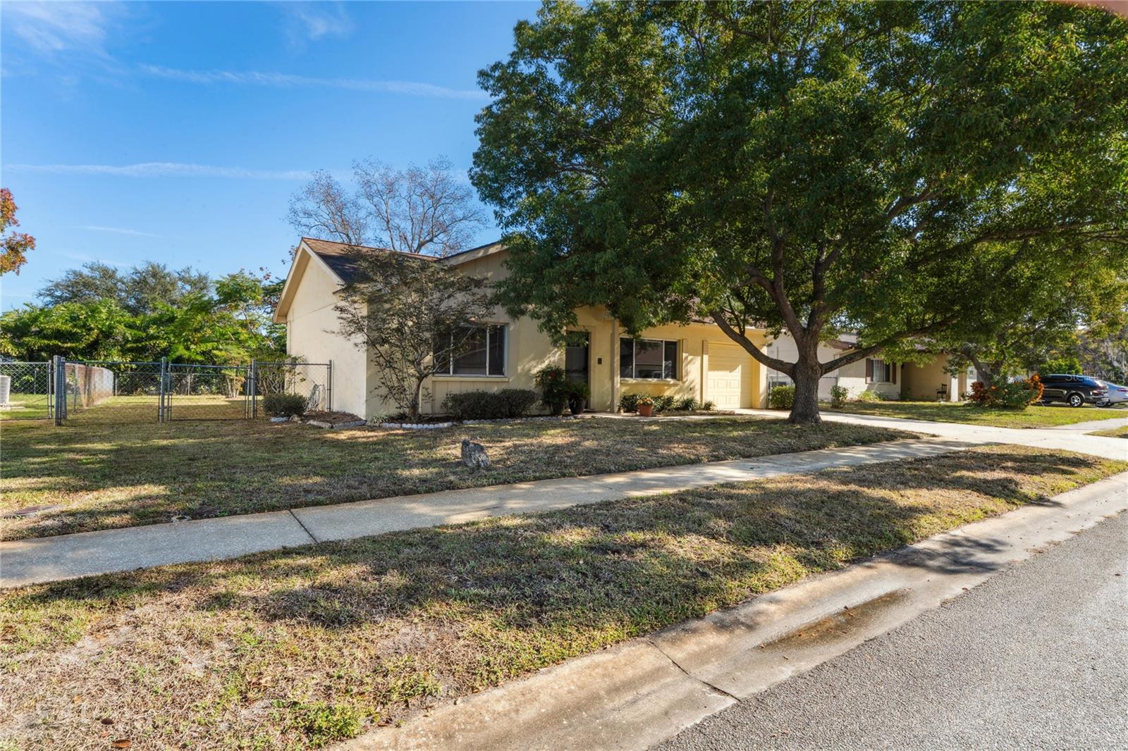 Listing photo id 40 for 12906 Sandburst Lane