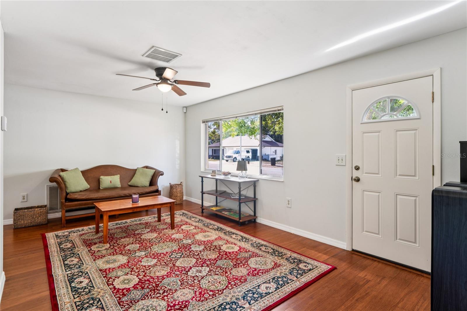 Listing photo id 5 for 12906 Sandburst Lane