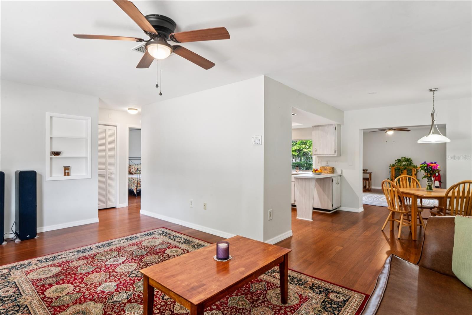 Listing photo id 7 for 12906 Sandburst Lane