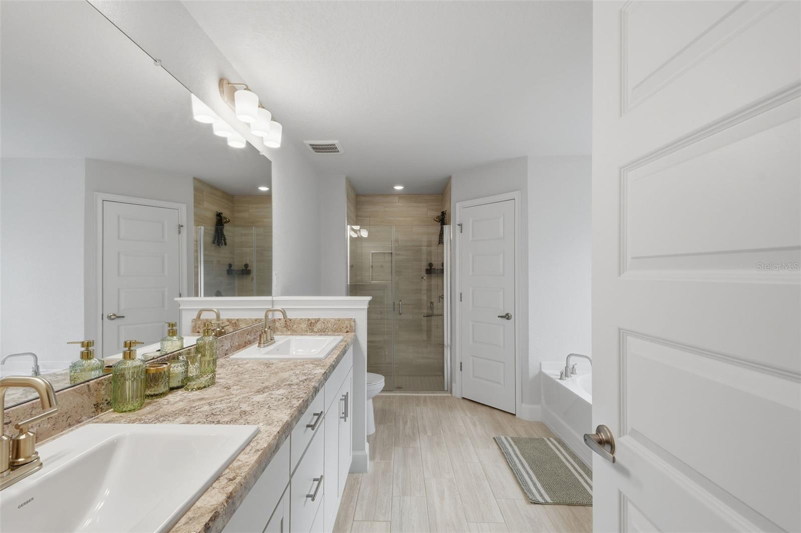 Image 43 of 81 For 14351 Carolina Chickadee Road