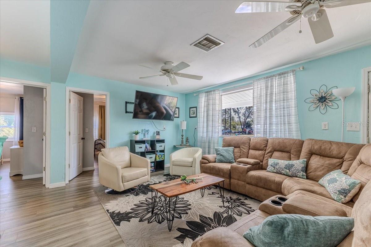 Image 17 of 48 For 5261 Circle Drive