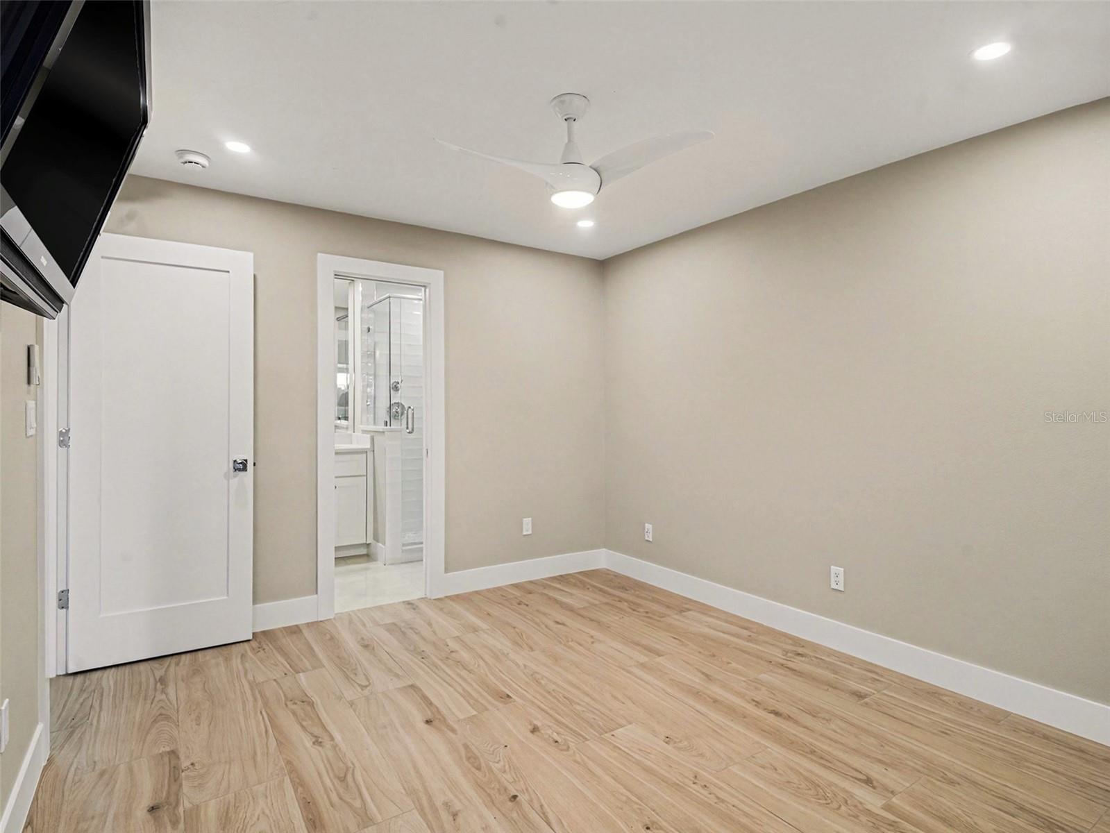 Image 15 of 48 For 2779 Woodgate Lane 33