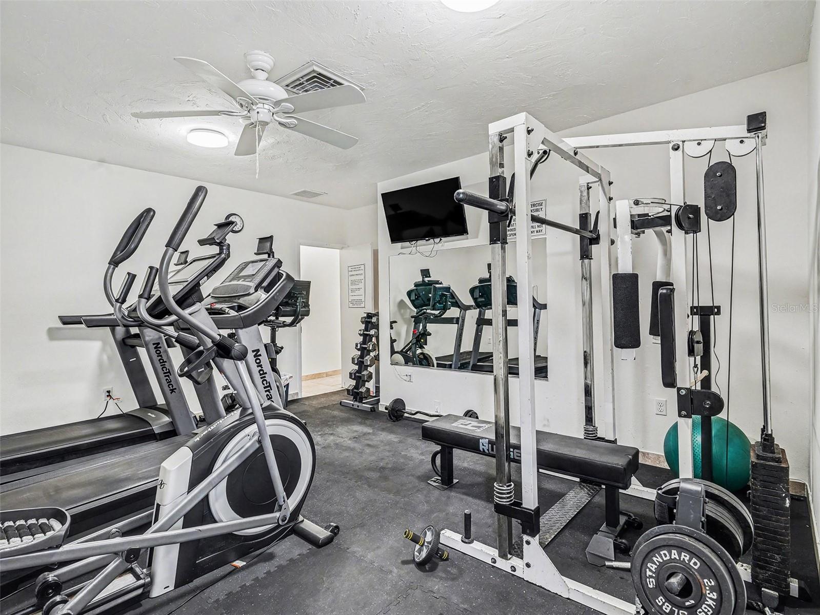 Image 31 of 48 For 2779 Woodgate Lane 33