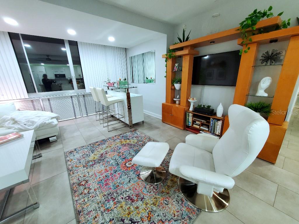 Image 10 of 26 For 31 Island Way 303