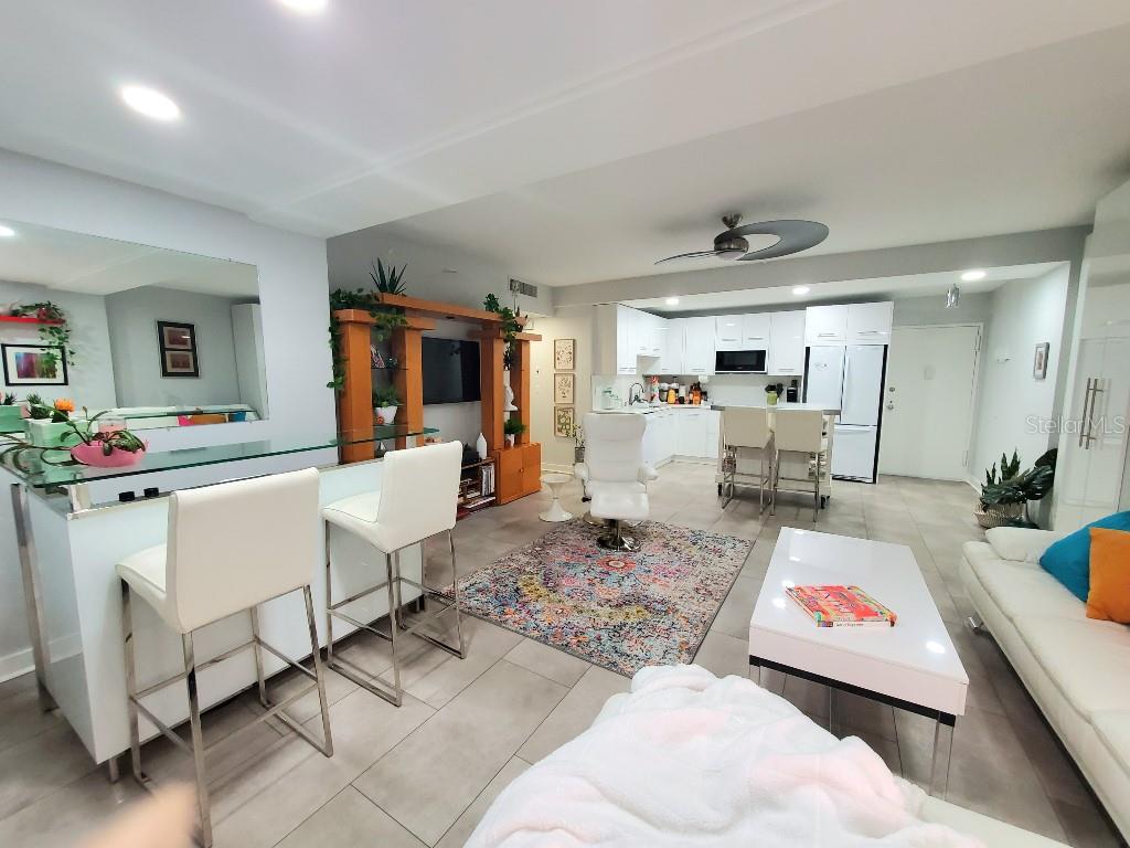 Image 14 of 26 For 31 Island Way 303