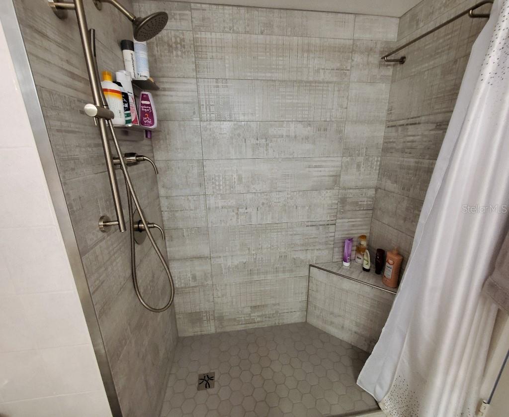 Image 17 of 26 For 31 Island Way 303