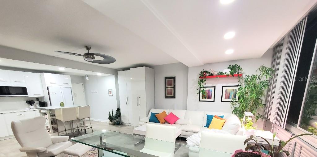 Image 8 of 26 For 31 Island Way 303