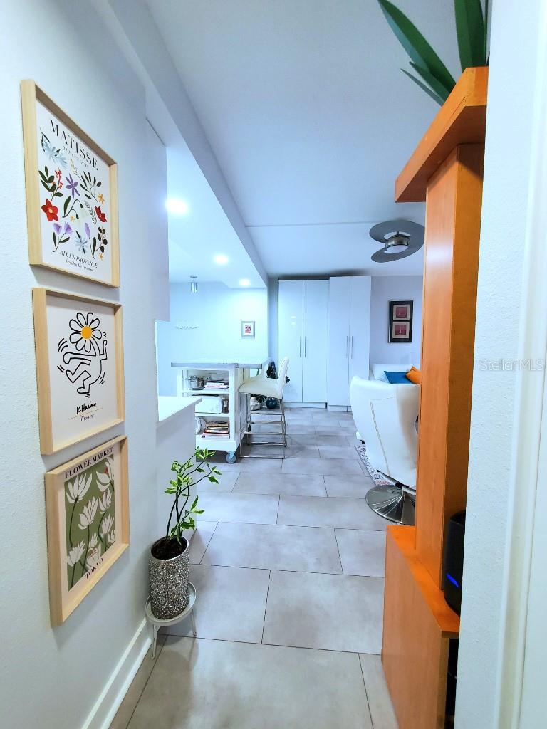 Image 9 of 26 For 31 Island Way 303