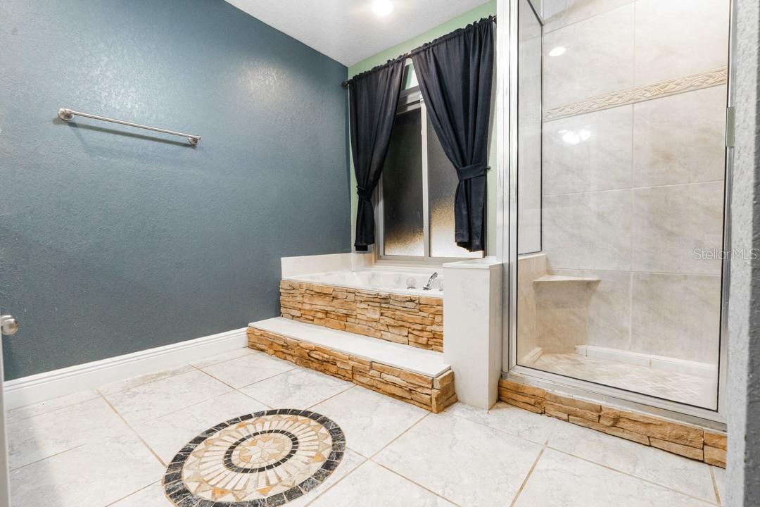 Listing photo id 9 for 5518 Elkcam Boulevard