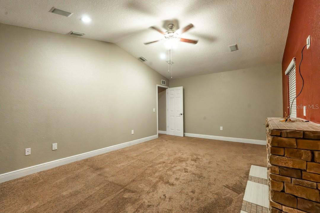 Listing photo id 11 for 5518 Elkcam Boulevard