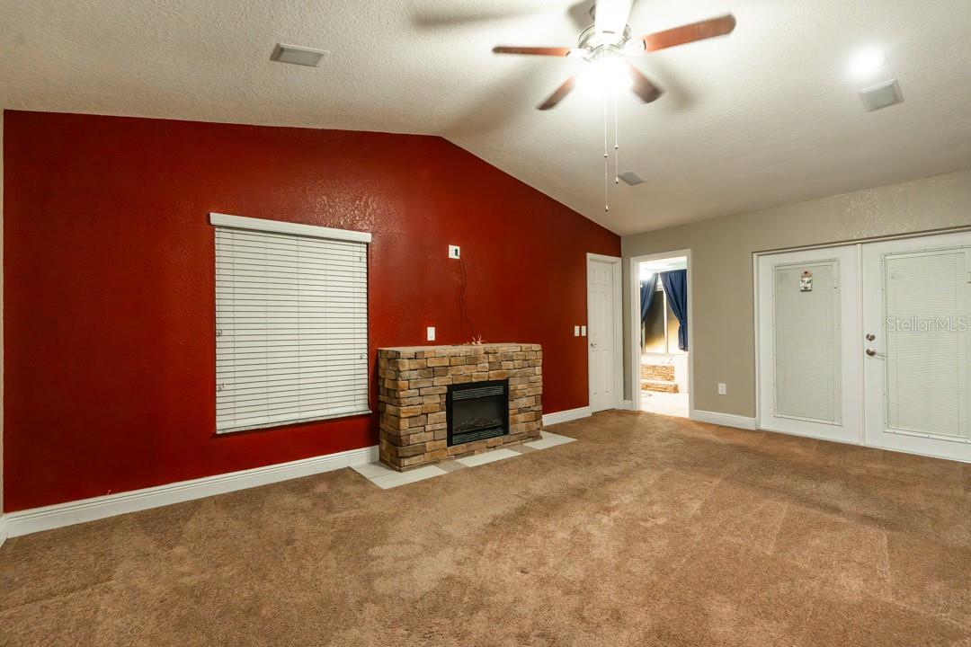 Listing photo id 12 for 5518 Elkcam Boulevard