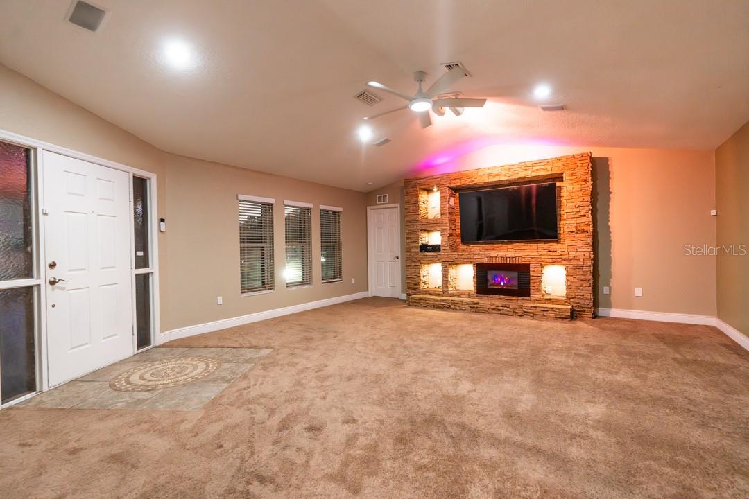 Listing photo id 14 for 5518 Elkcam Boulevard