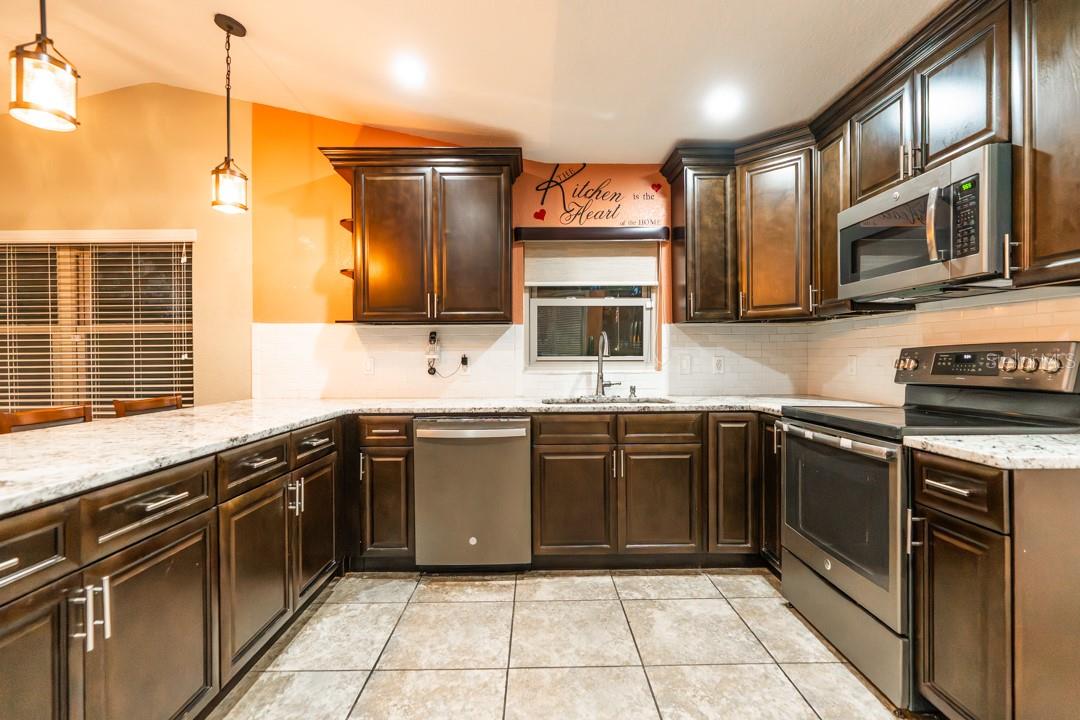 Listing photo id 15 for 5518 Elkcam Boulevard