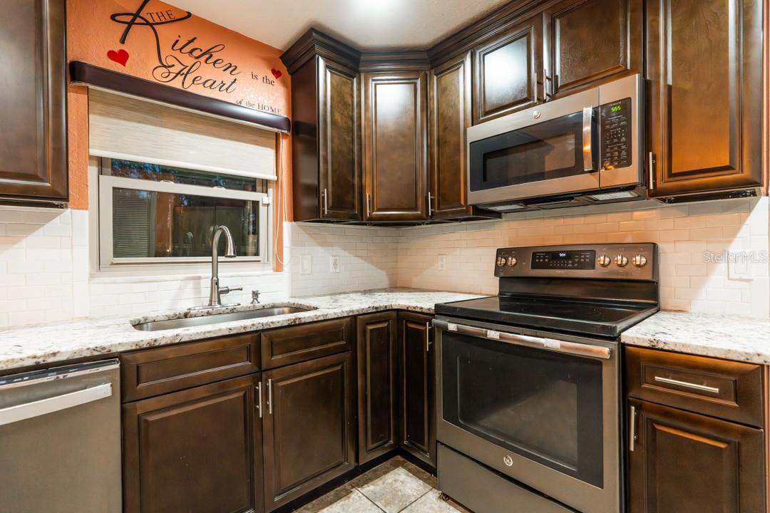 Listing photo id 16 for 5518 Elkcam Boulevard