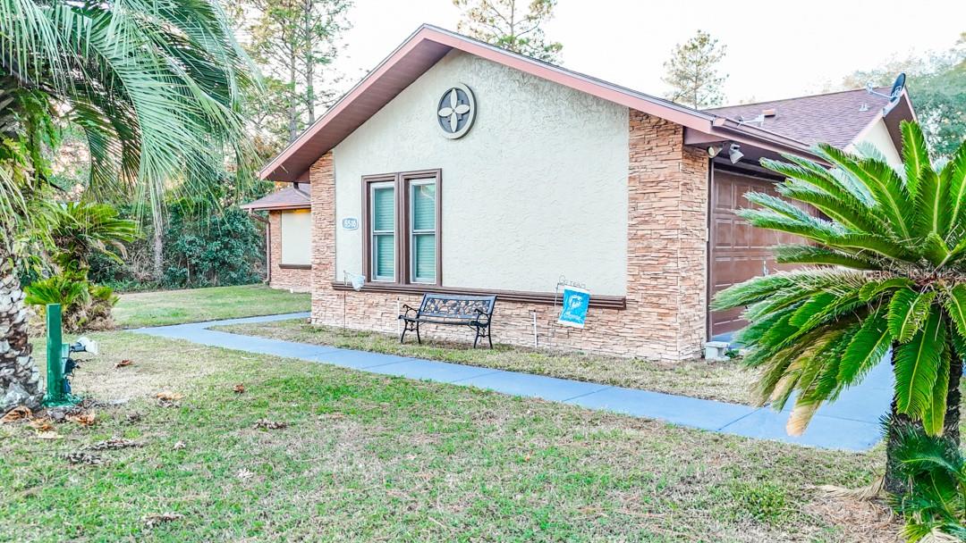 Listing photo id 3 for 5518 Elkcam Boulevard