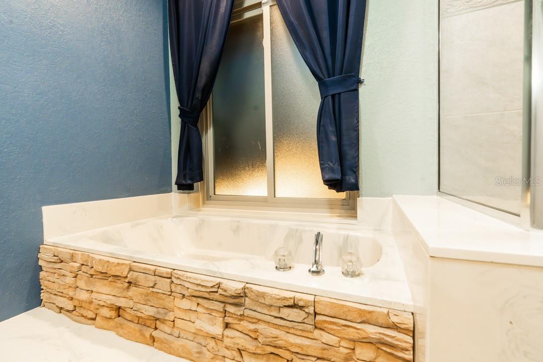 Listing photo id 5 for 5518 Elkcam Boulevard