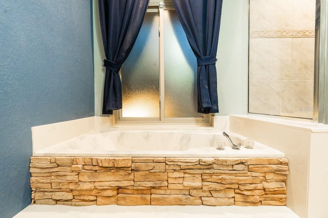 Listing photo id 6 for 5518 Elkcam Boulevard