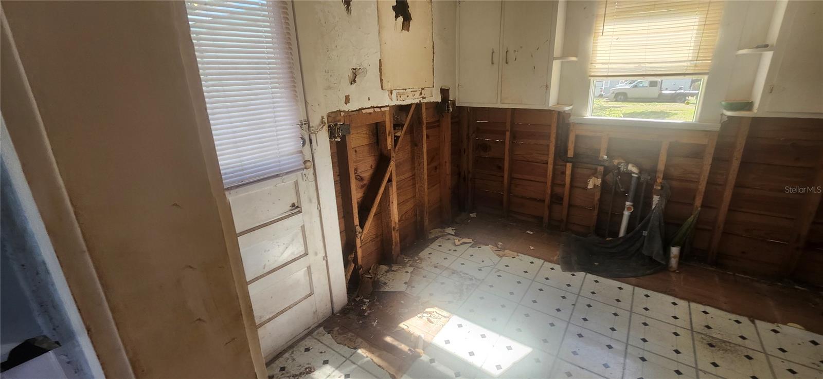 Image 11 of 17 For 5212 Limestone Drive