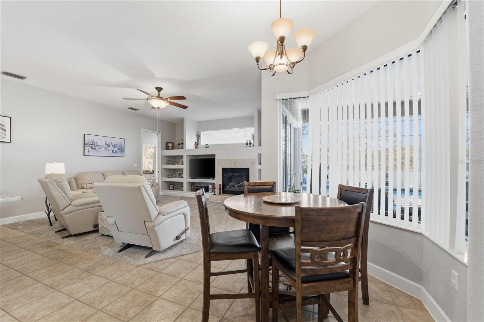 Listing photo id 10 for 15150 Surrey Bend