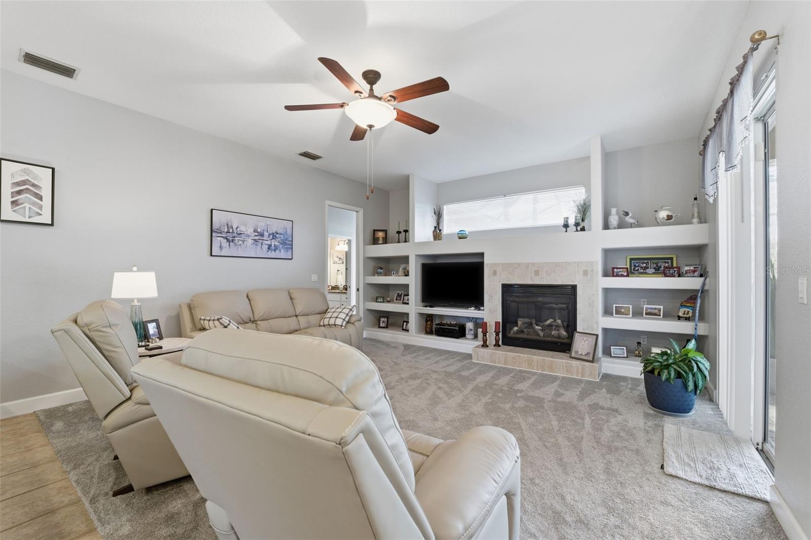 Listing photo id 12 for 15150 Surrey Bend