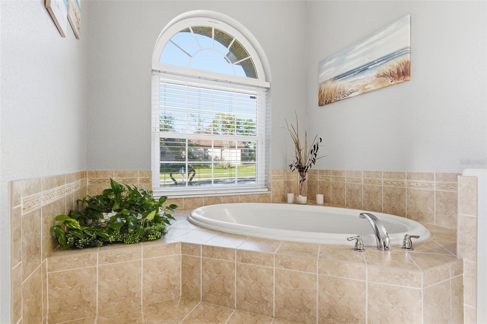 Listing photo id 16 for 15150 Surrey Bend