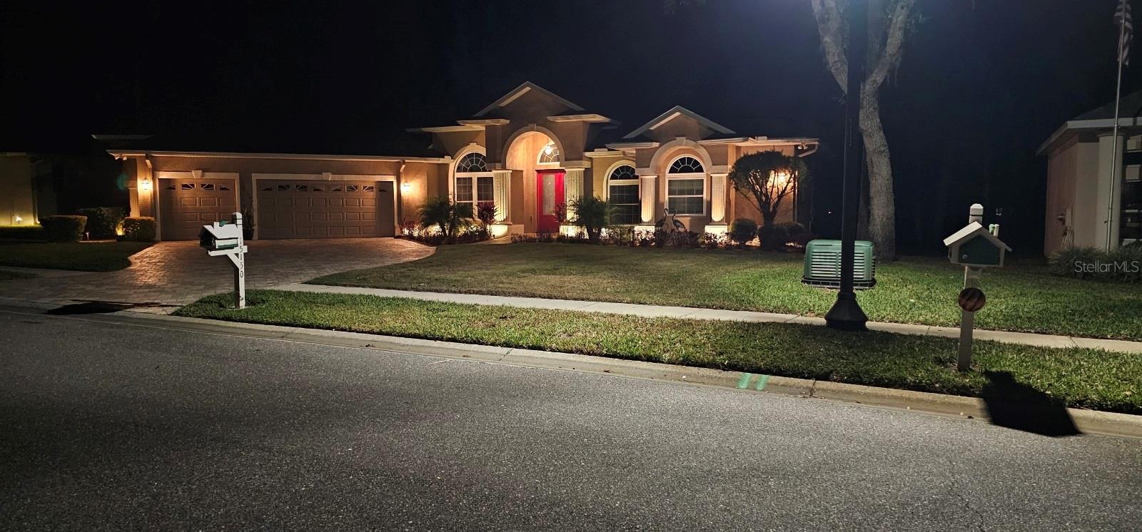 Listing photo id 0 for 15150 Surrey Bend