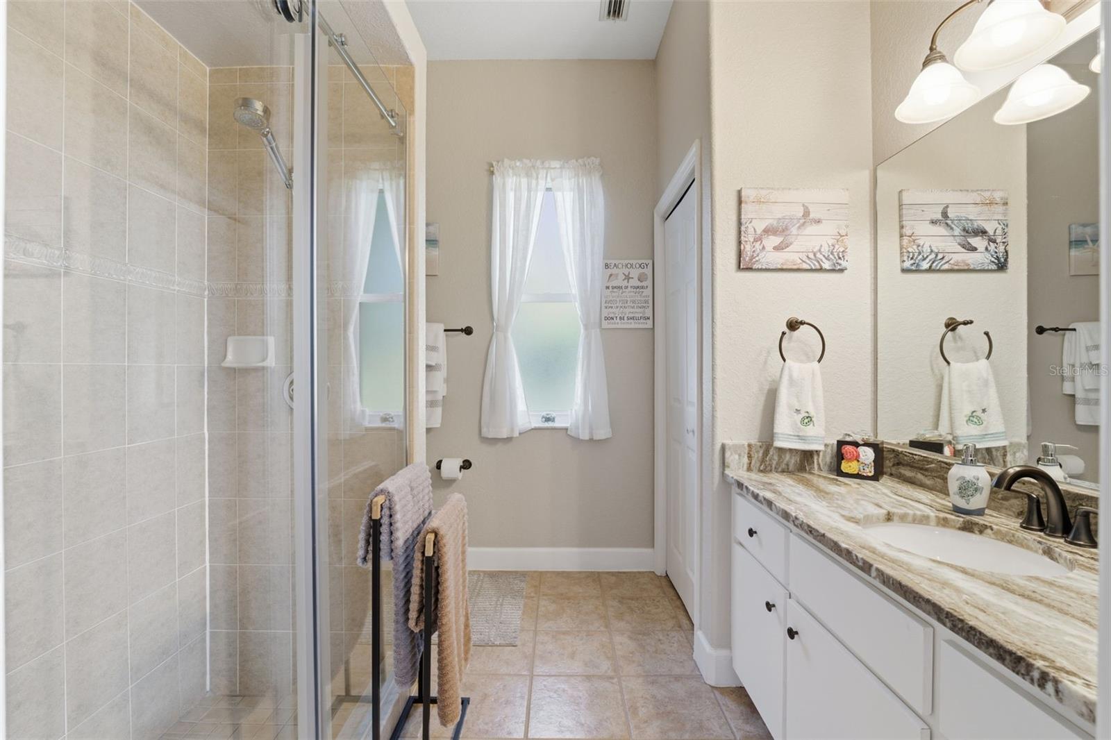 Listing photo id 19 for 15150 Surrey Bend