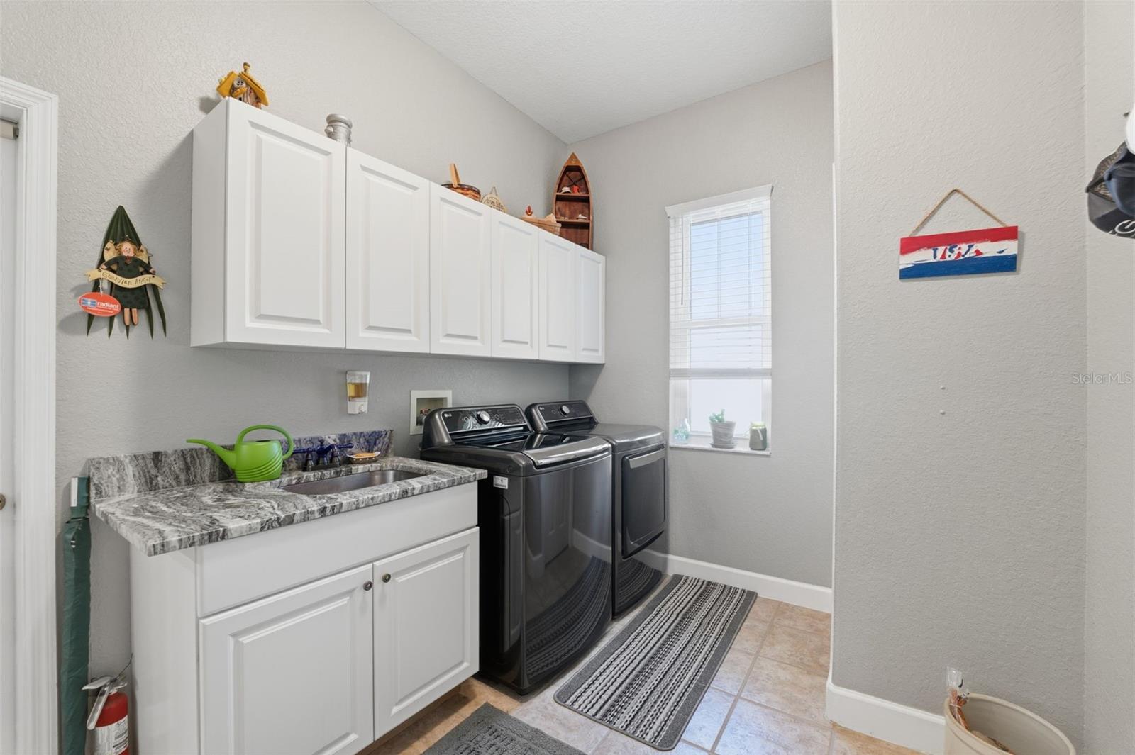 Listing photo id 21 for 15150 Surrey Bend