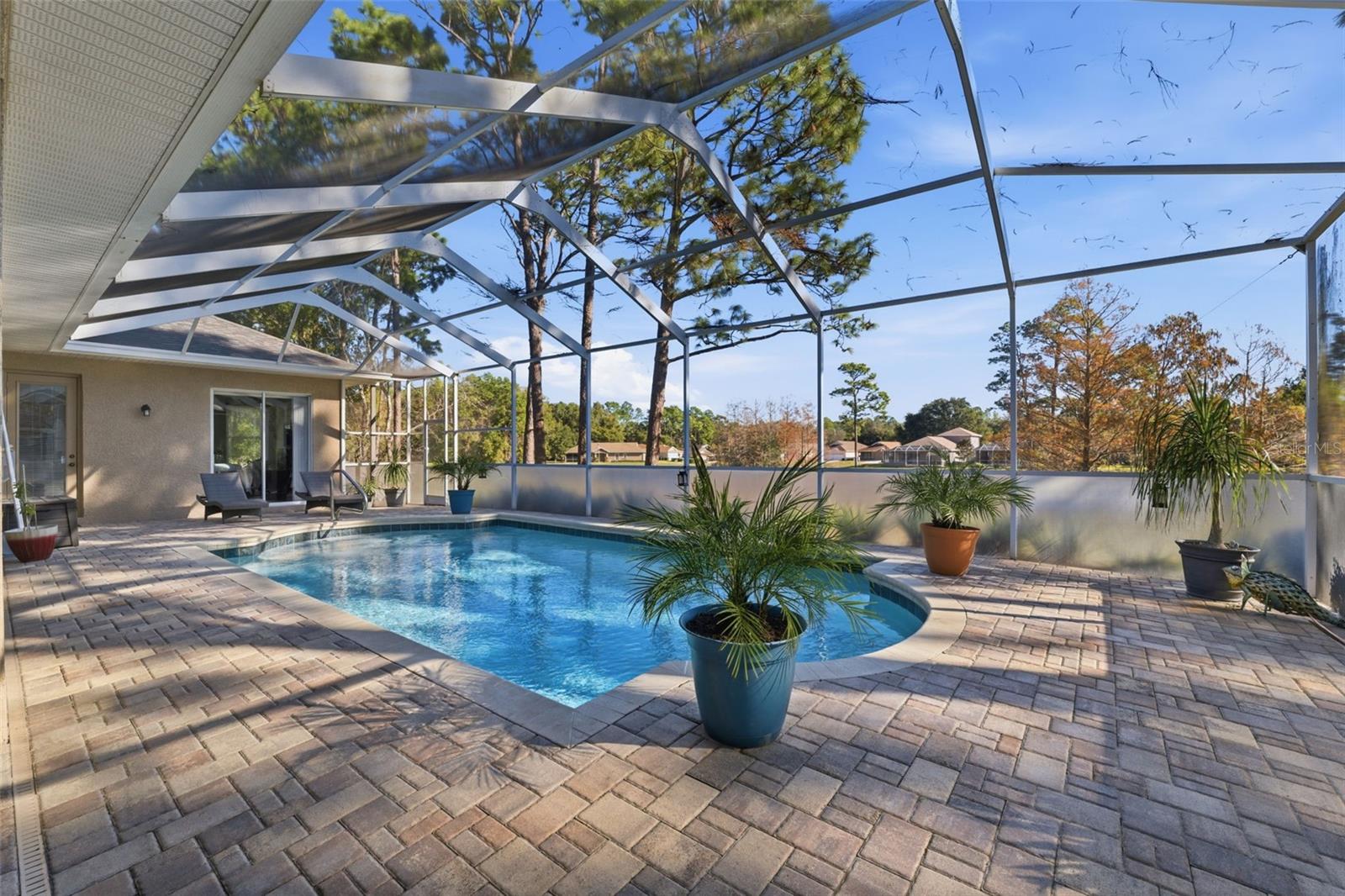 Listing photo id 25 for 15150 Surrey Bend