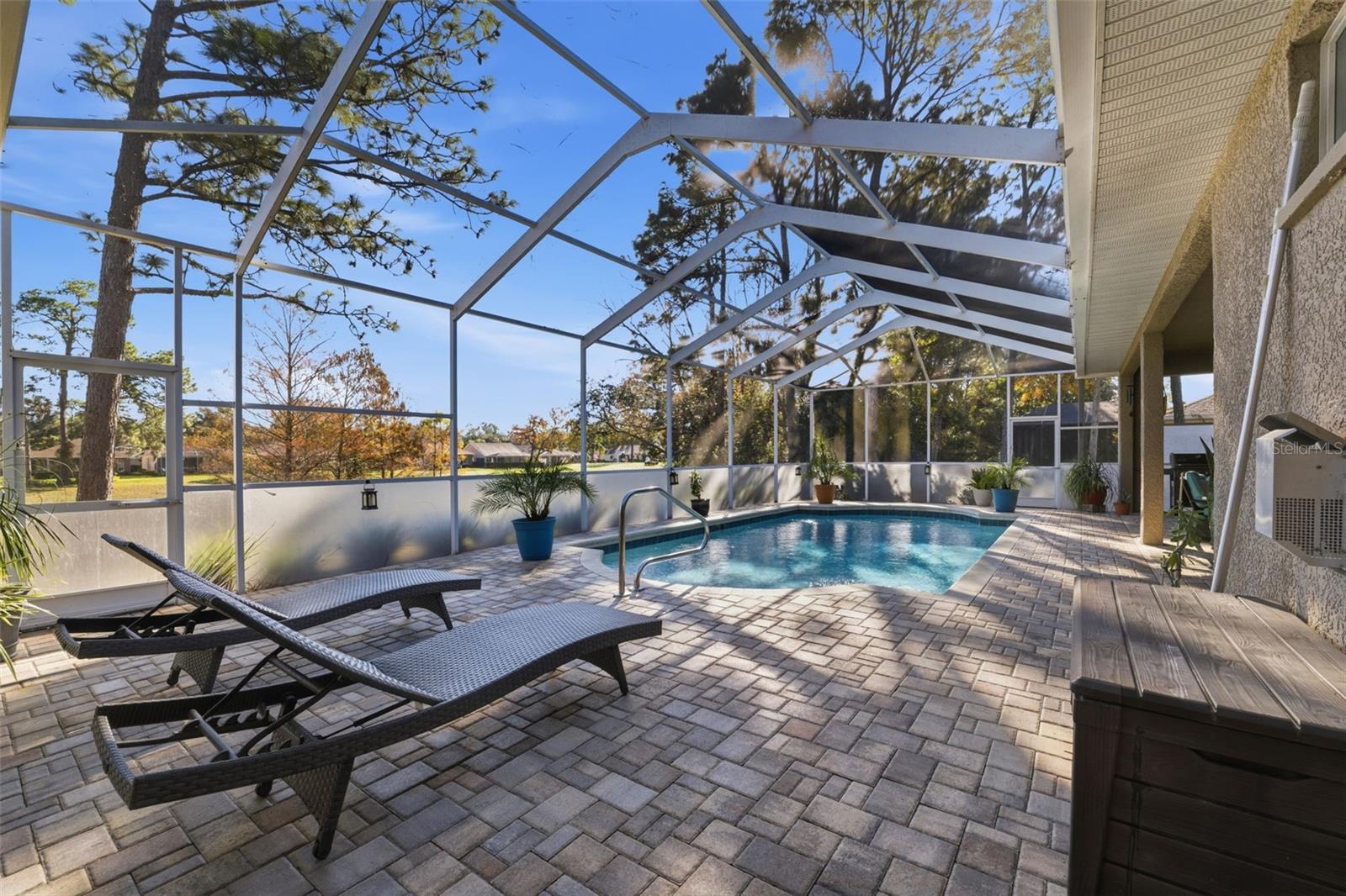 Listing photo id 27 for 15150 Surrey Bend