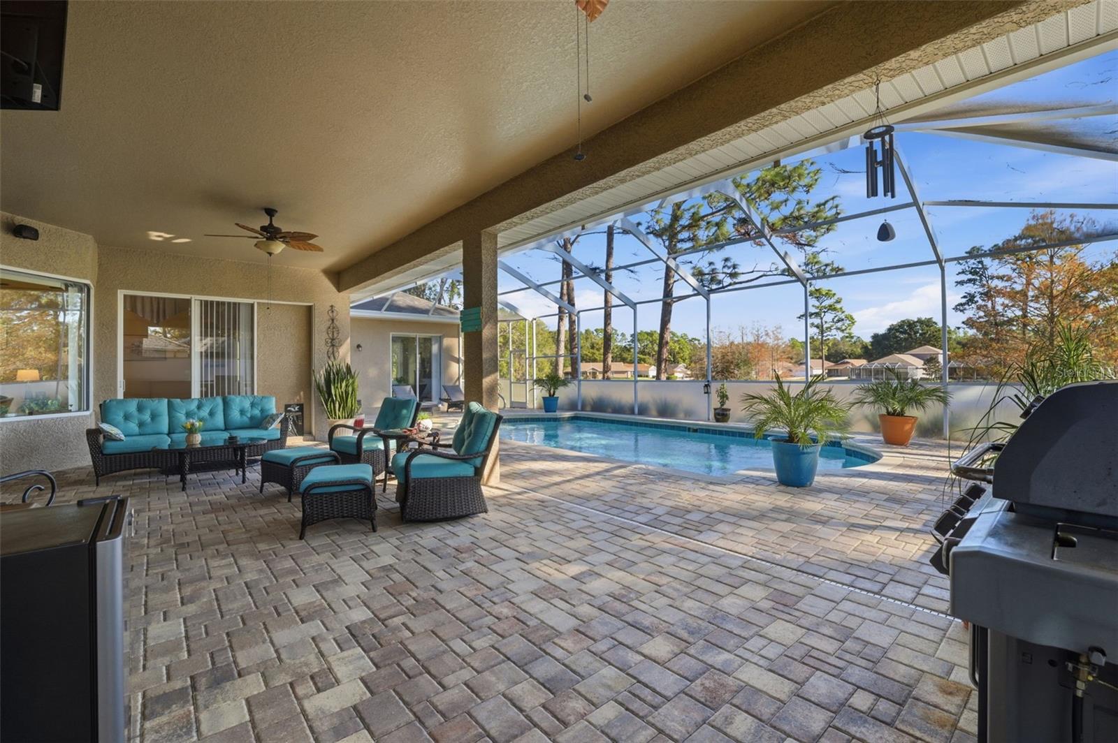 Listing photo id 29 for 15150 Surrey Bend