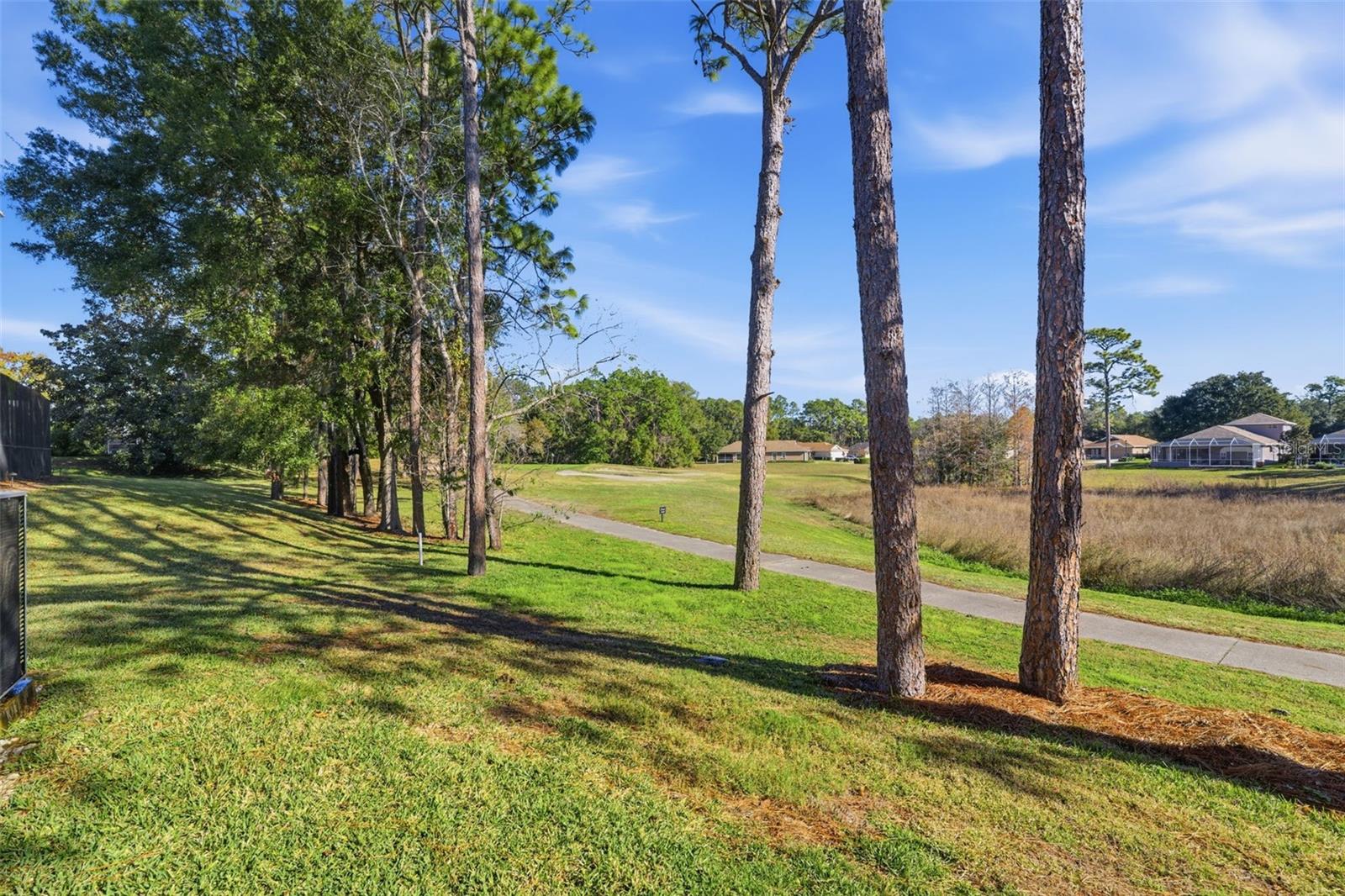 Listing photo id 33 for 15150 Surrey Bend