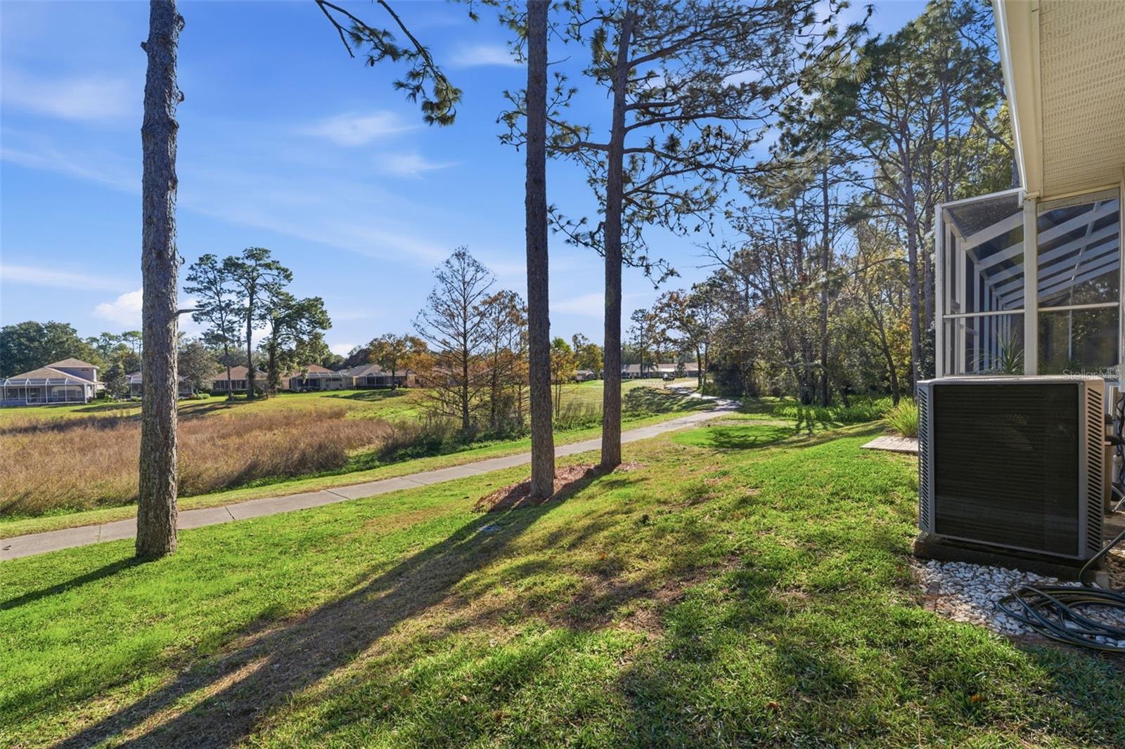 Listing photo id 34 for 15150 Surrey Bend