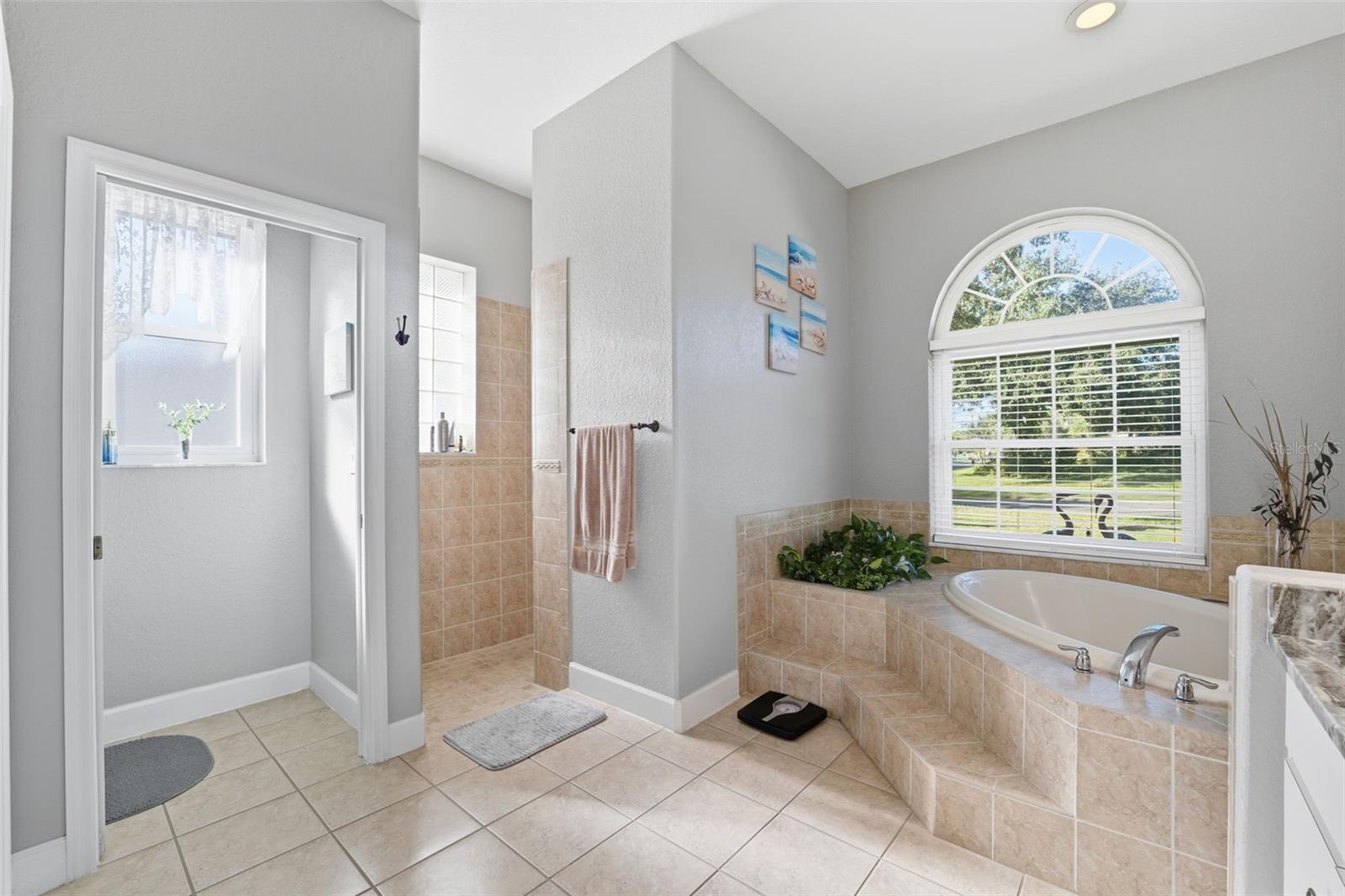 Listing photo id 64 for 15150 Surrey Bend