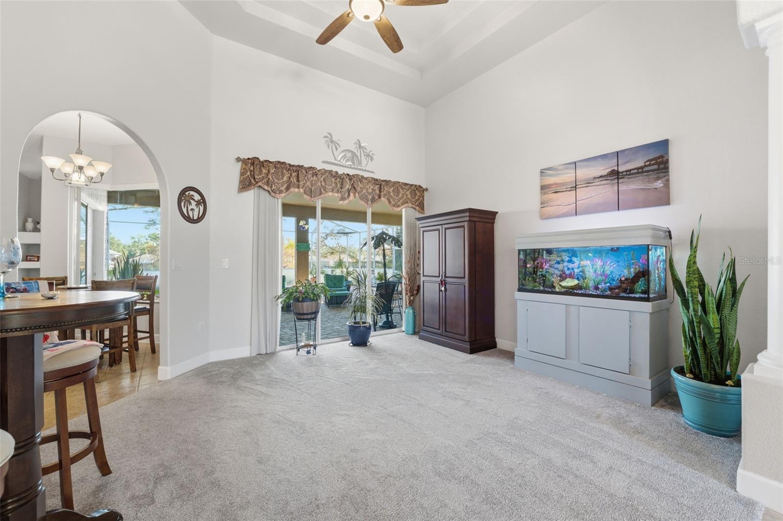 Listing photo id 5 for 15150 Surrey Bend