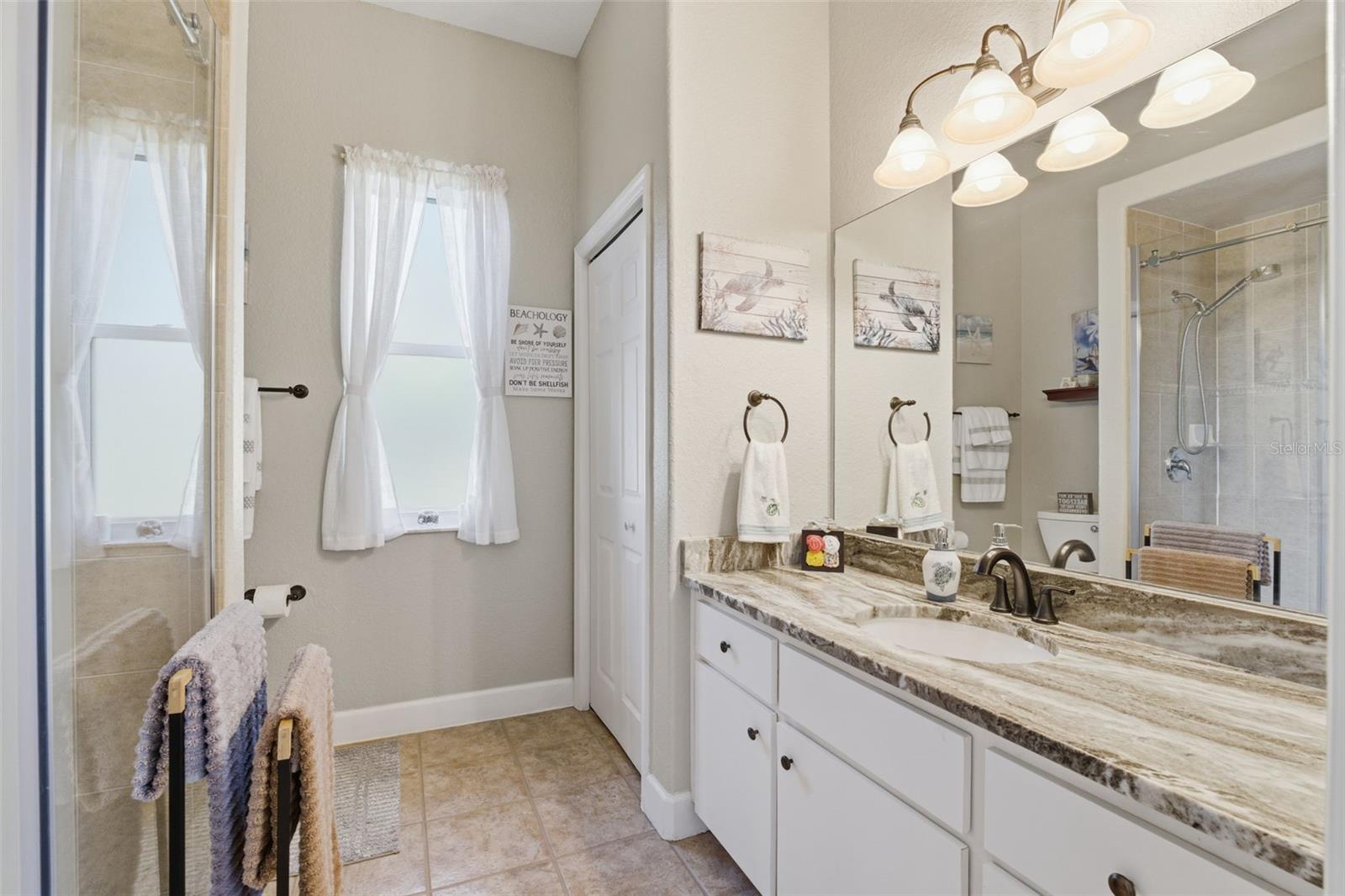 Listing photo id 68 for 15150 Surrey Bend