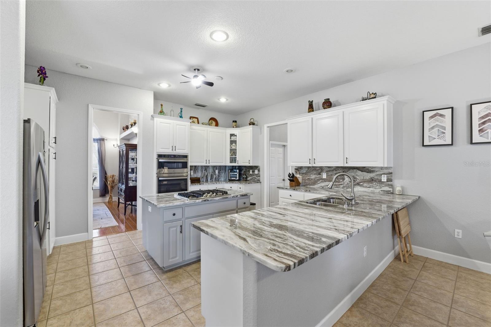 Listing photo id 7 for 15150 Surrey Bend