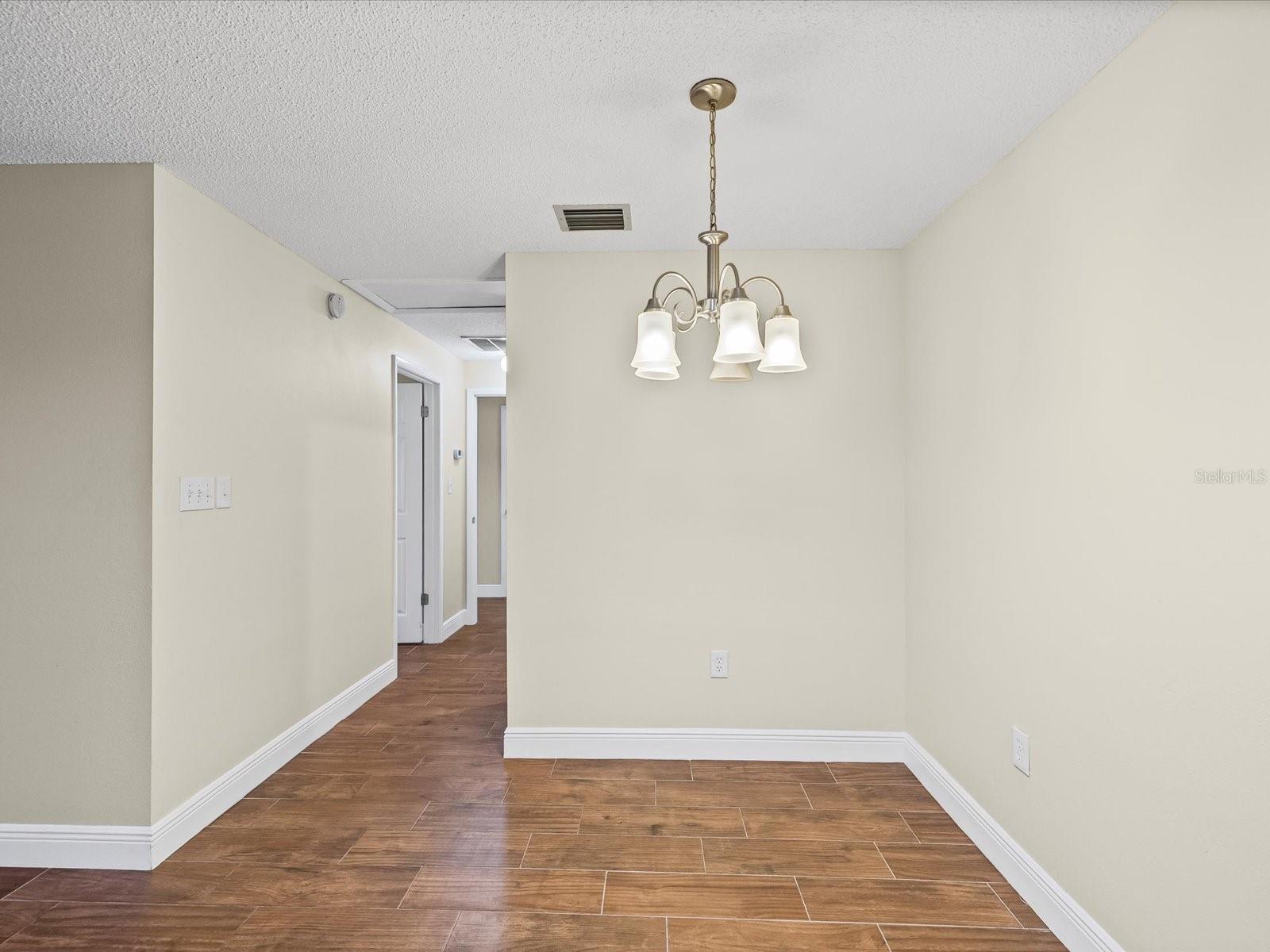 Image 12 of 29 For 6037 Chesham Drive 7