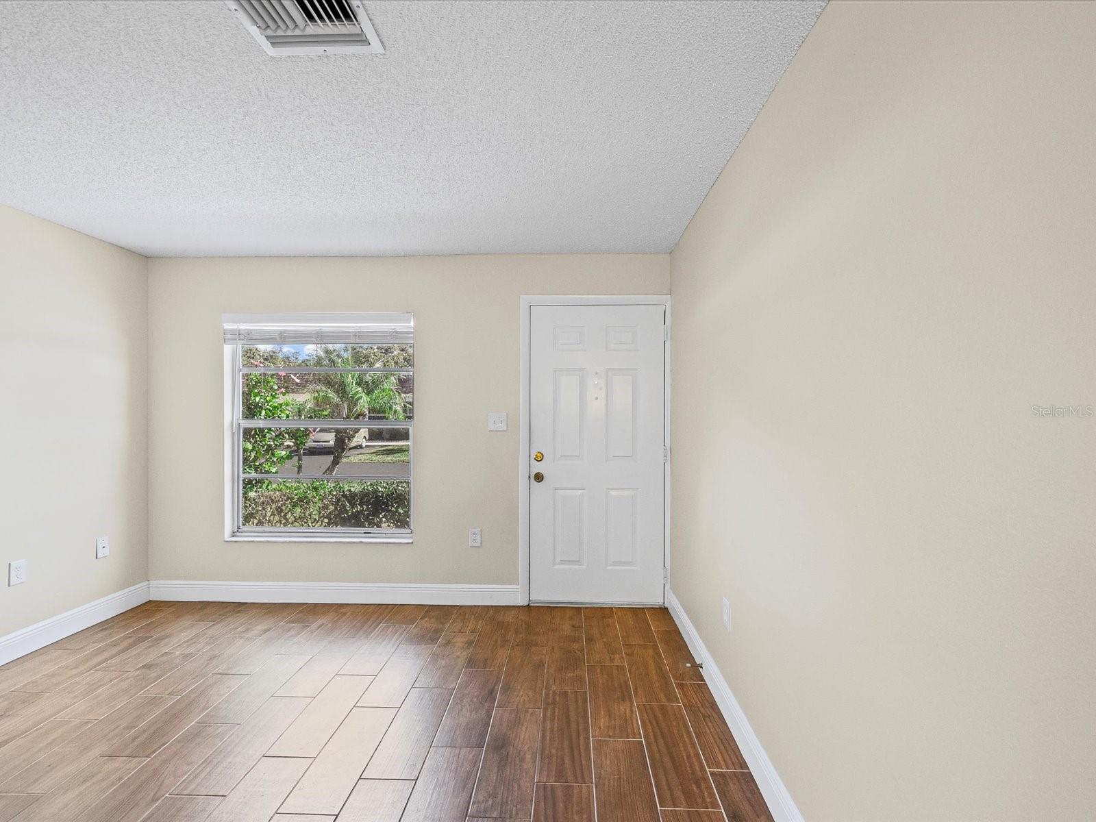 Image 6 of 29 For 6037 Chesham Drive 7