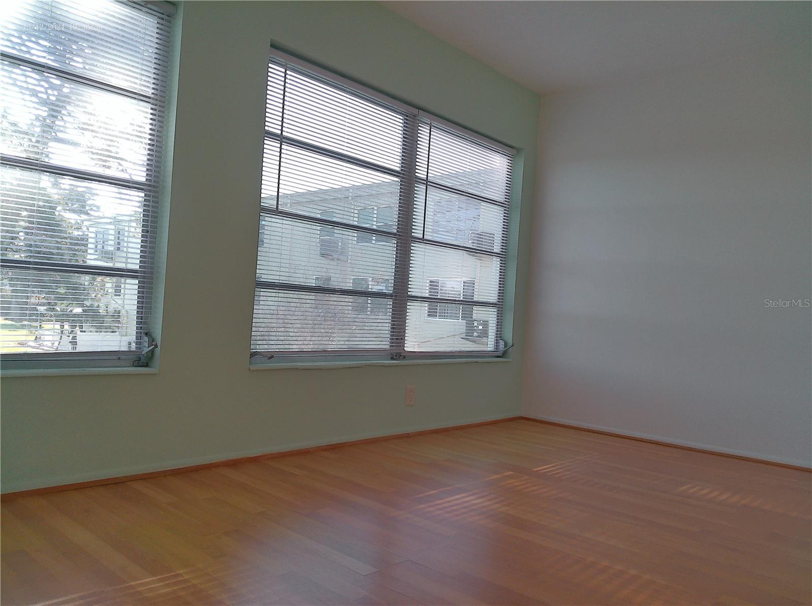 Listing photo id 27 for 2459 Columbia Drive 37