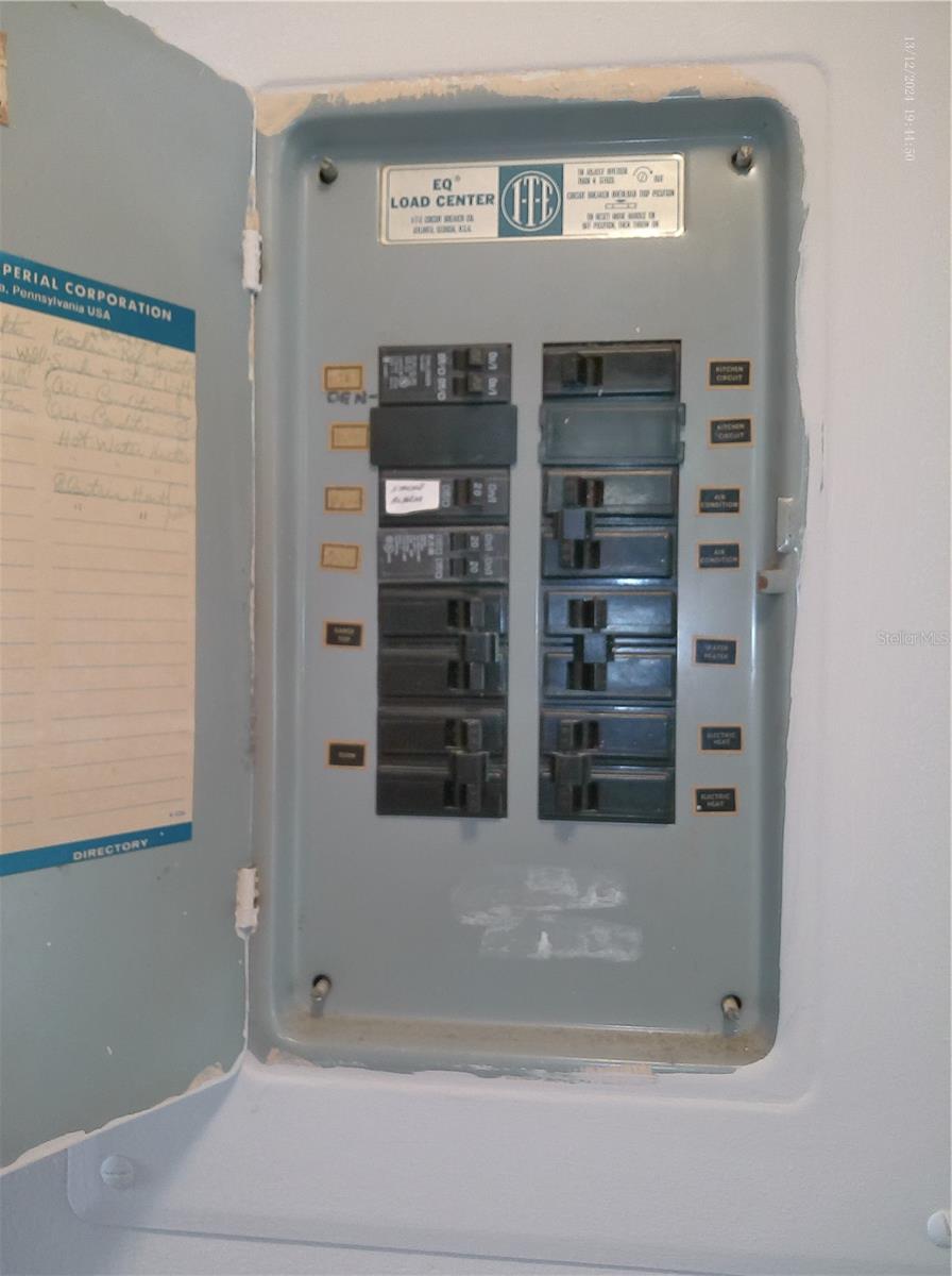 Listing photo id 32 for 2459 Columbia Drive 37