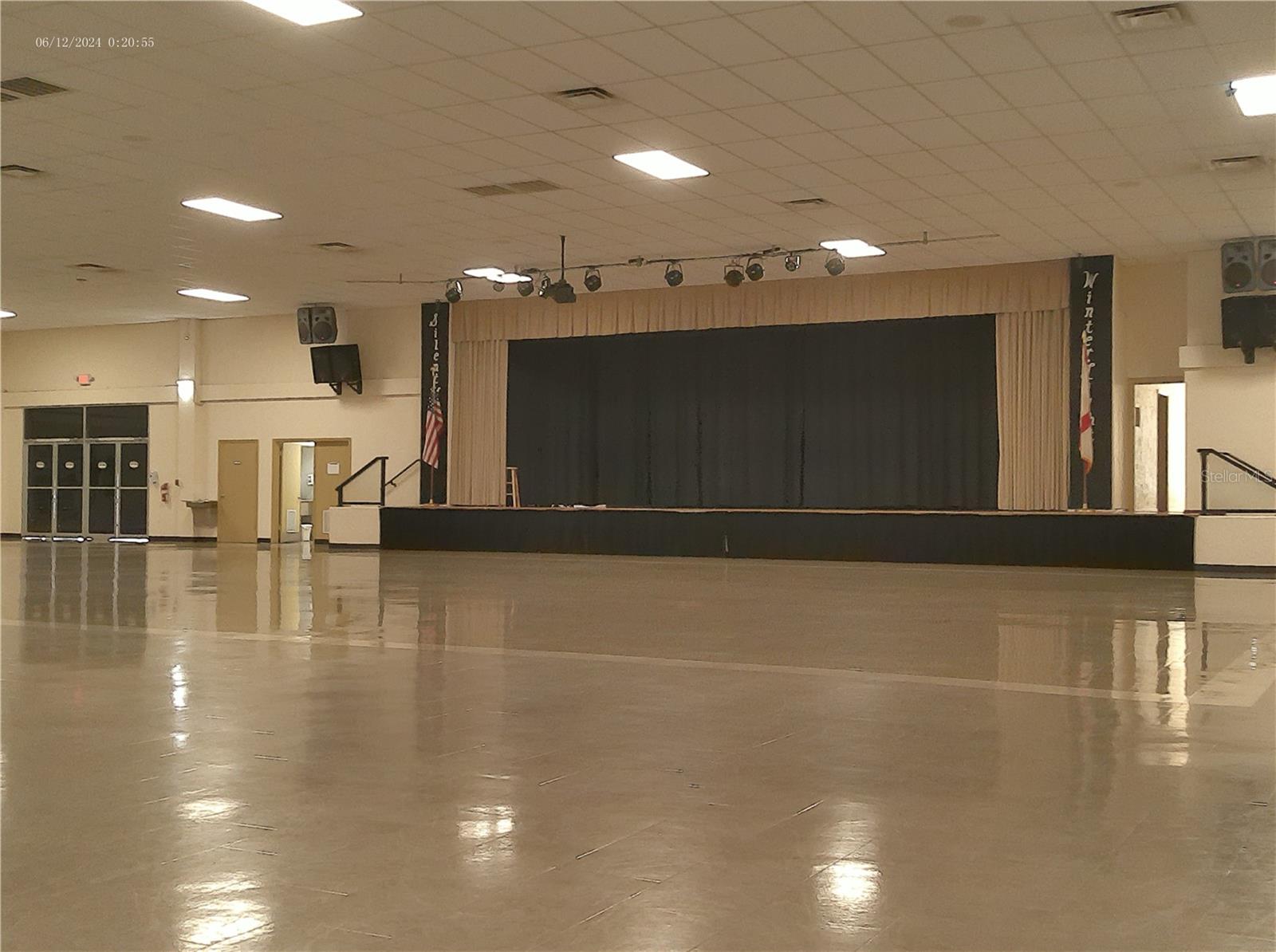 Listing photo id 52 for 2459 Columbia Drive 37