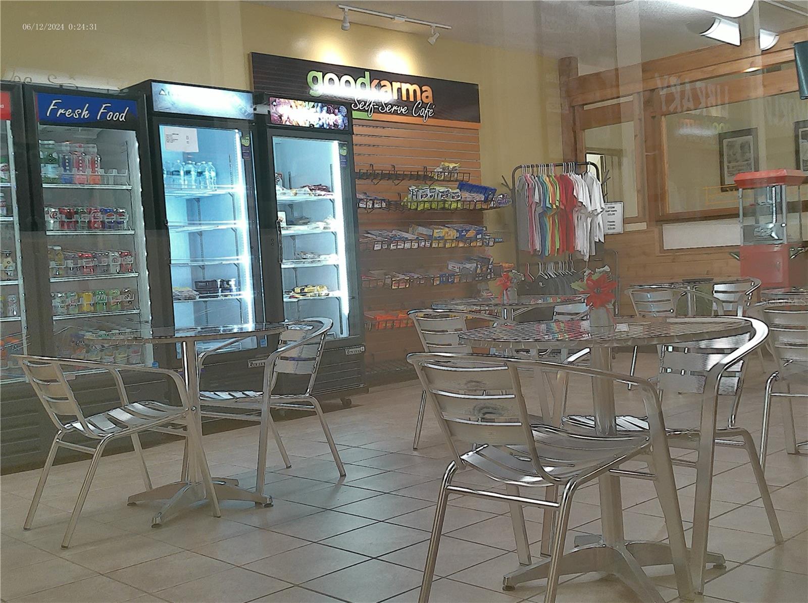 Listing photo id 59 for 2459 Columbia Drive 37