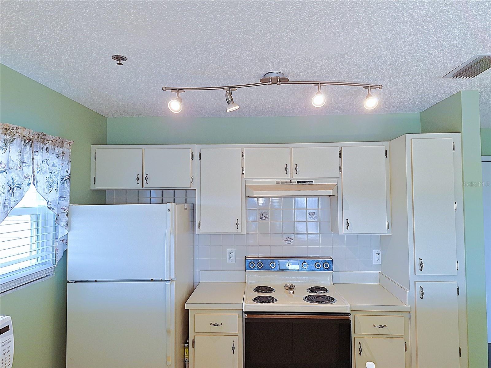 Image 10 of 45 For 5727 Biscayne Court 302