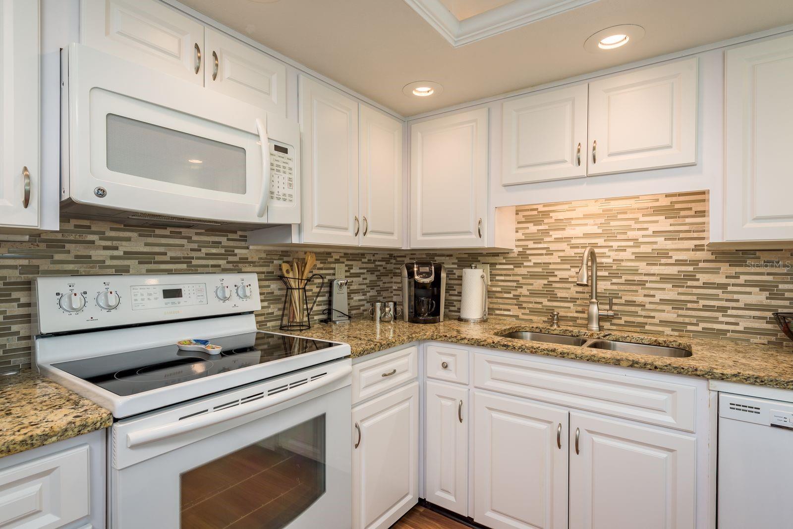 Image 11 of 49 For 10216 Regal Dr.  407