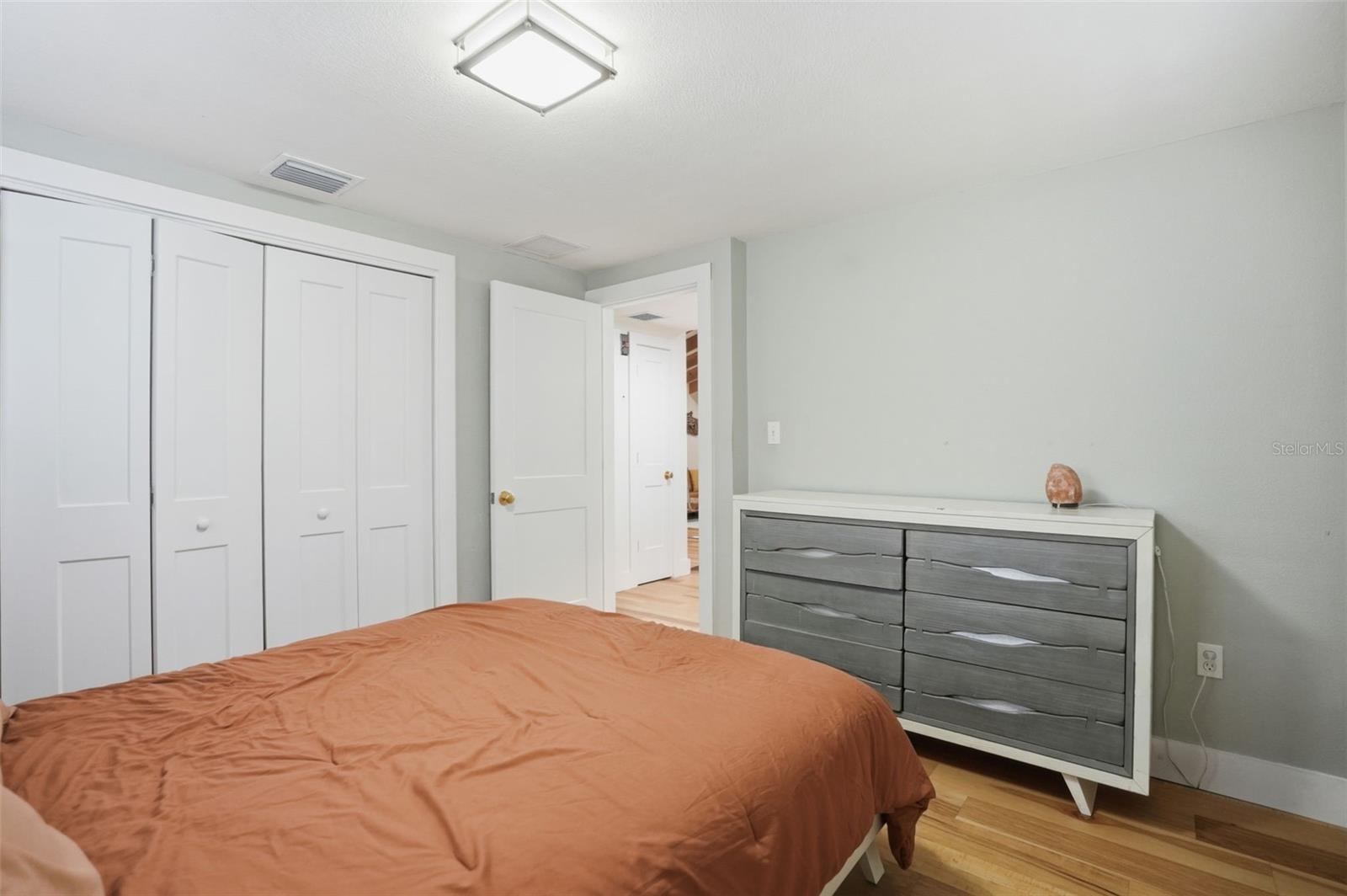 Image 19 of 35 For 7424 Grand Boulevard