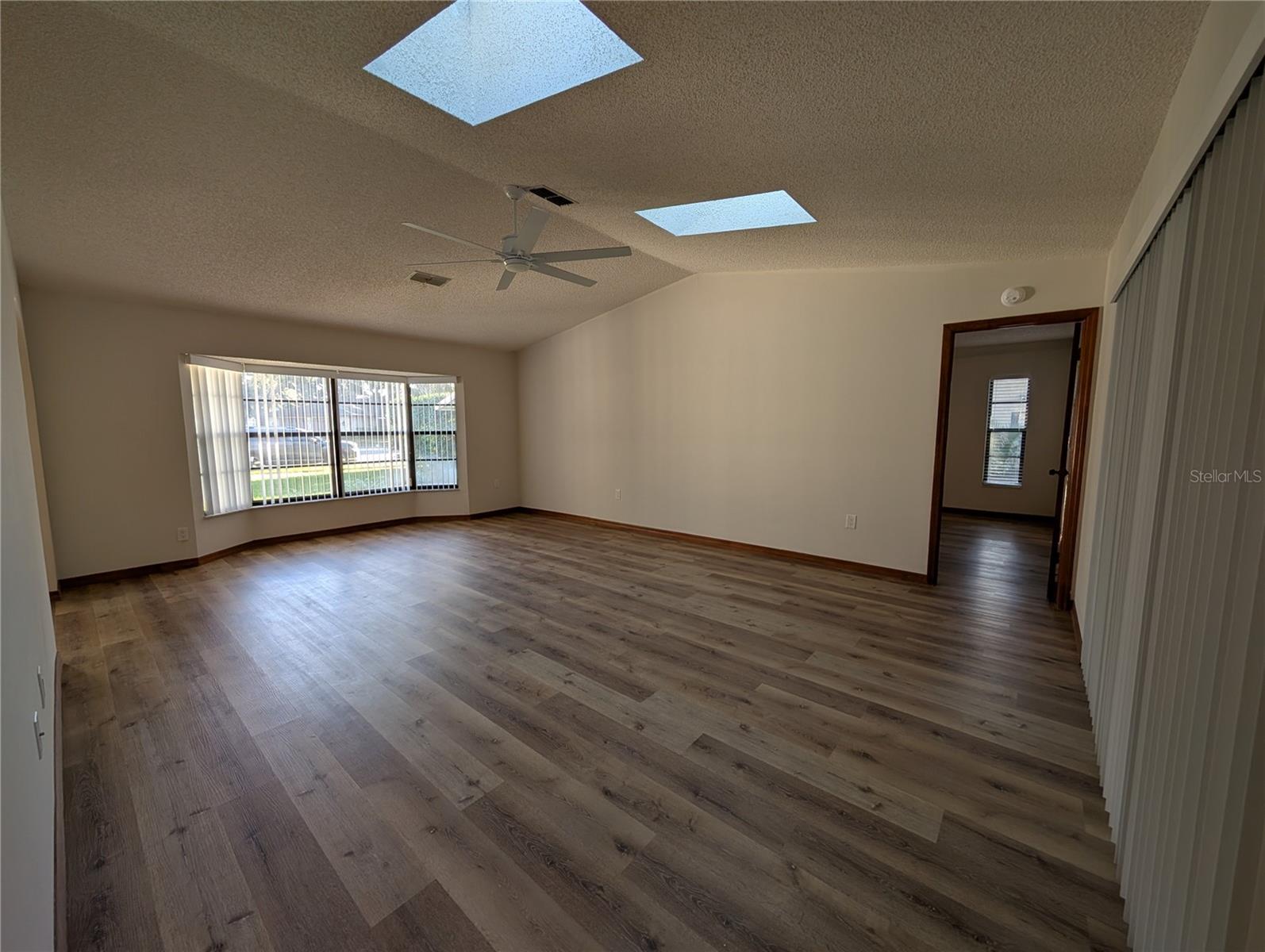 Image 10 of 32 For 3741 Thornbush Lane