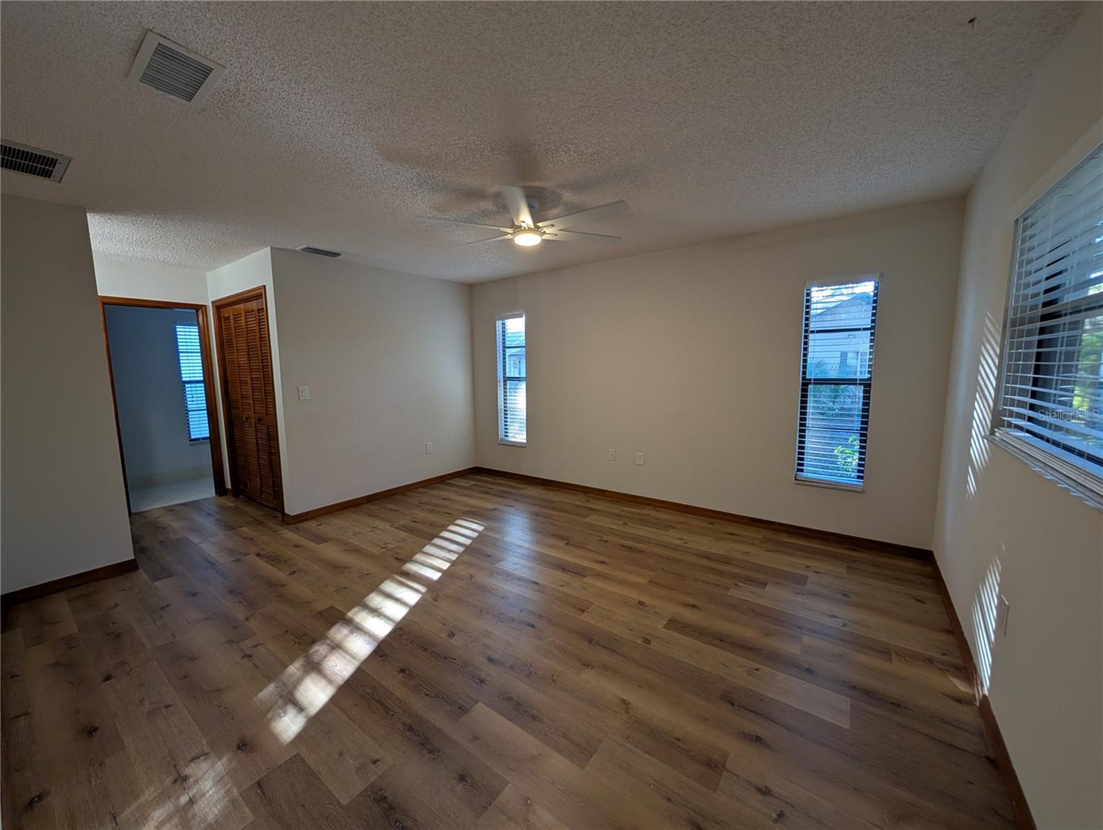 Image 19 of 32 For 3741 Thornbush Lane