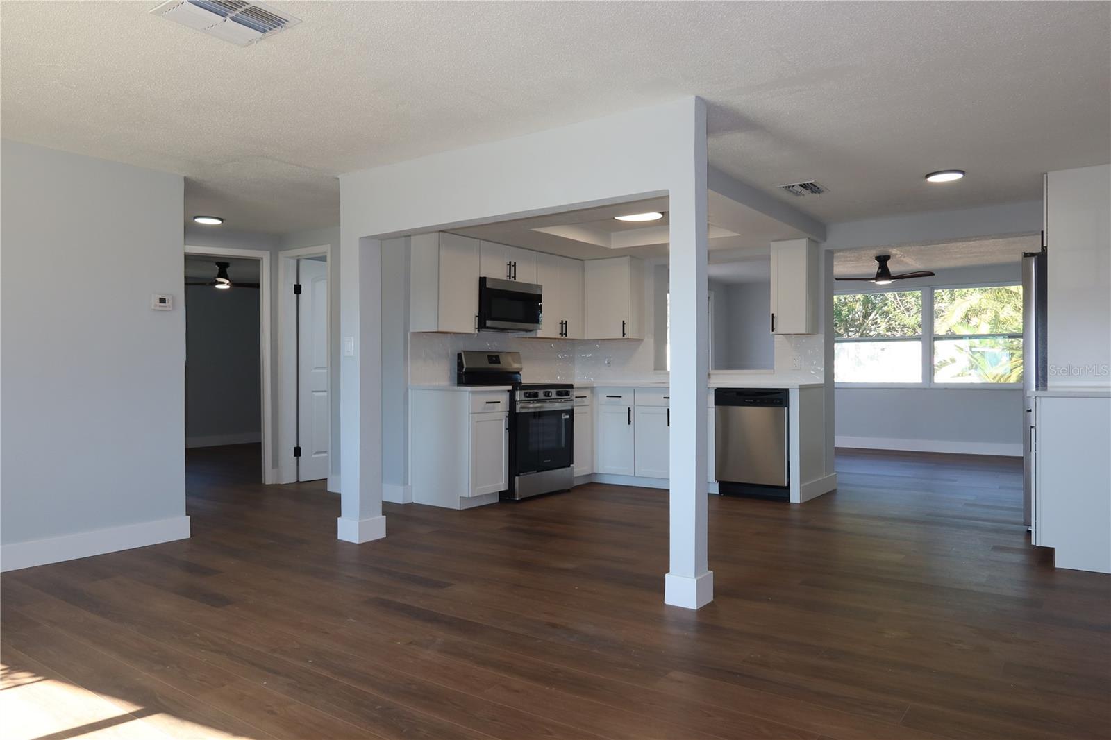 Image 4 of 45 For 7521 Coventry Drive