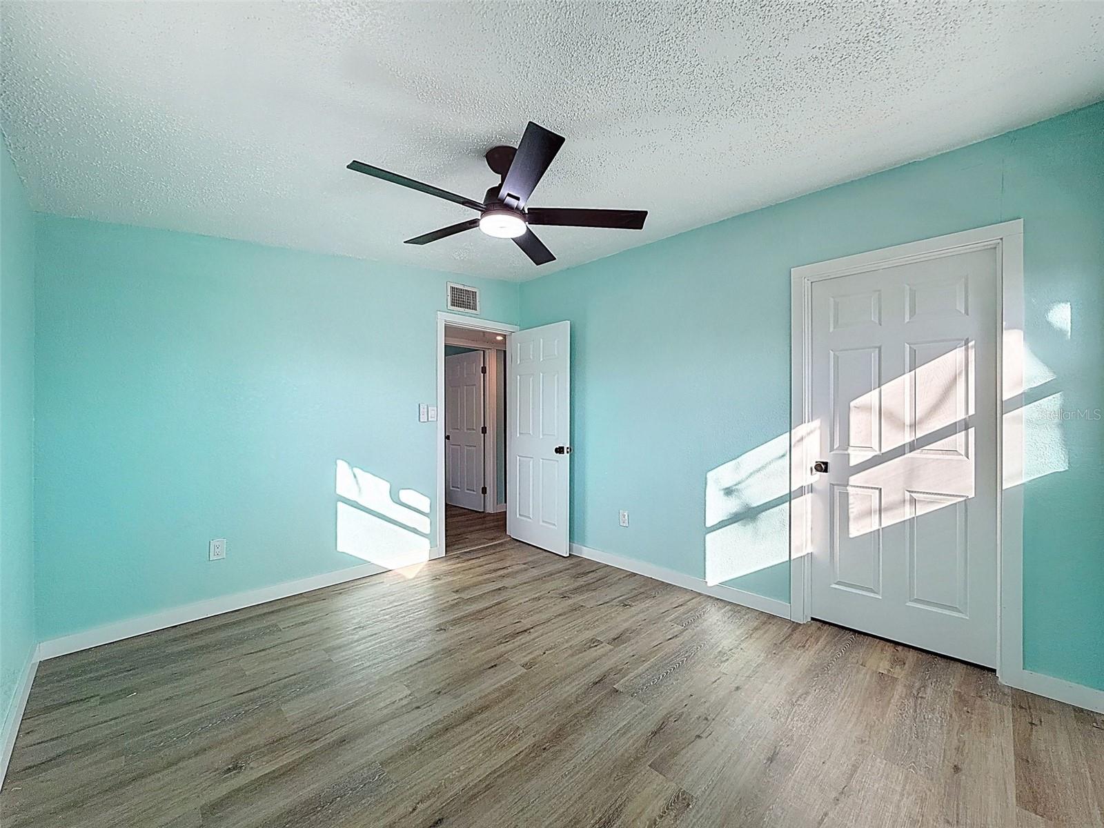 Image 21 of 68 For 6827 Sanderling Lane